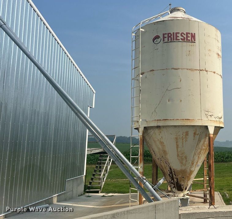 image for item DR4750 (2) Friesen feed bulk bins