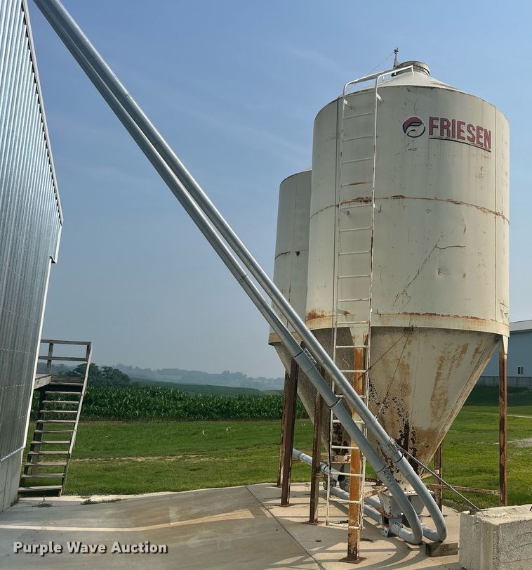 image for item DR4750 (2) Friesen feed bulk bins