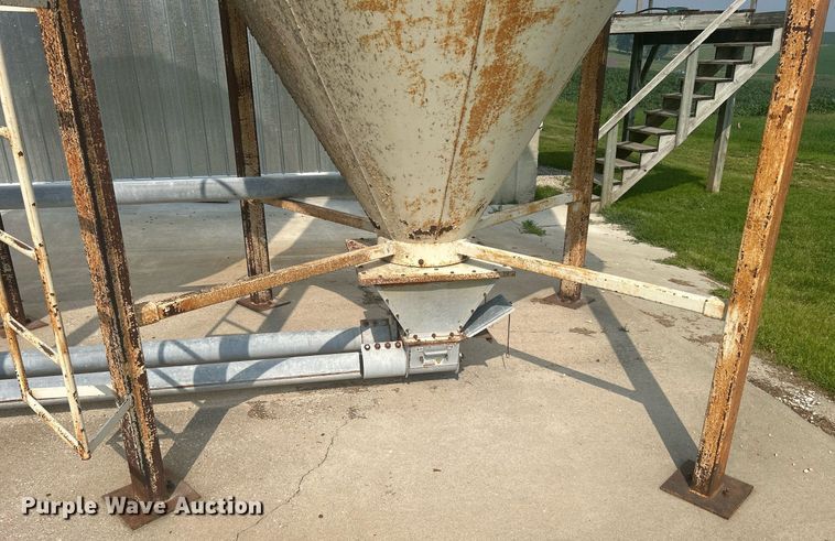 image for item DR4750 (2) Friesen feed bulk bins