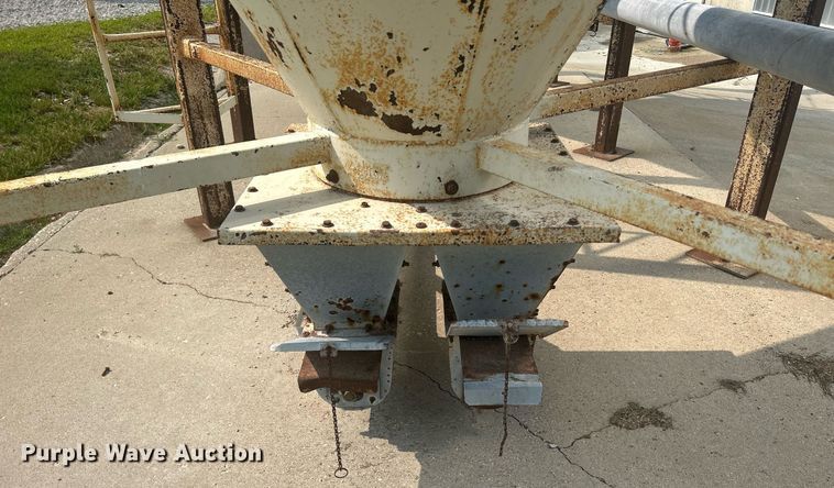 image for item DR4750 (2) Friesen feed bulk bins