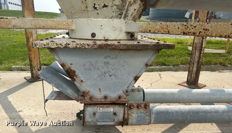 image for item DR4750 (2) Friesen feed bulk bins