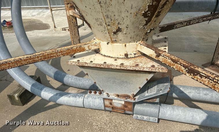 image for item DR4750 (2) Friesen feed bulk bins