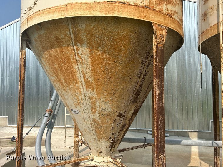 image for item DR4750 (2) Friesen feed bulk bins