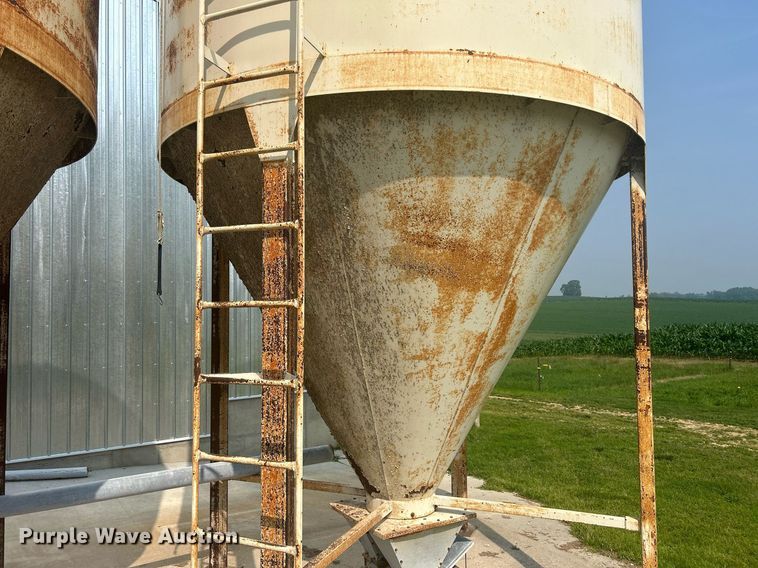 image for item DR4750 (2) Friesen feed bulk bins