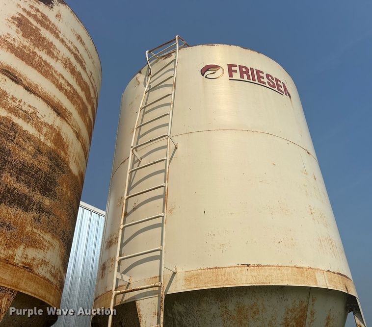 image for item DR4750 (2) Friesen feed bulk bins