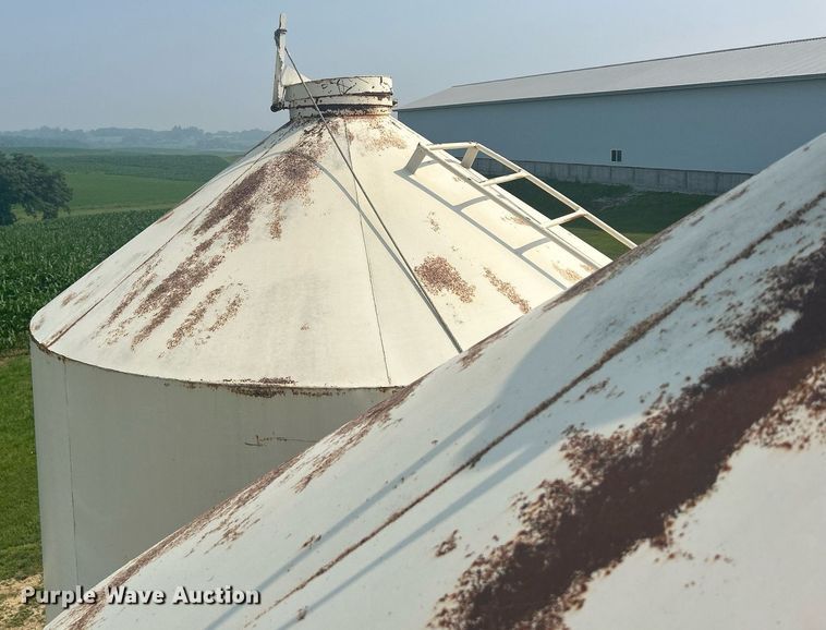 image for item DR4750 (2) Friesen feed bulk bins