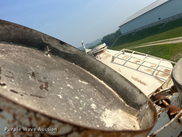 image for item DR4750 (2) Friesen feed bulk bins