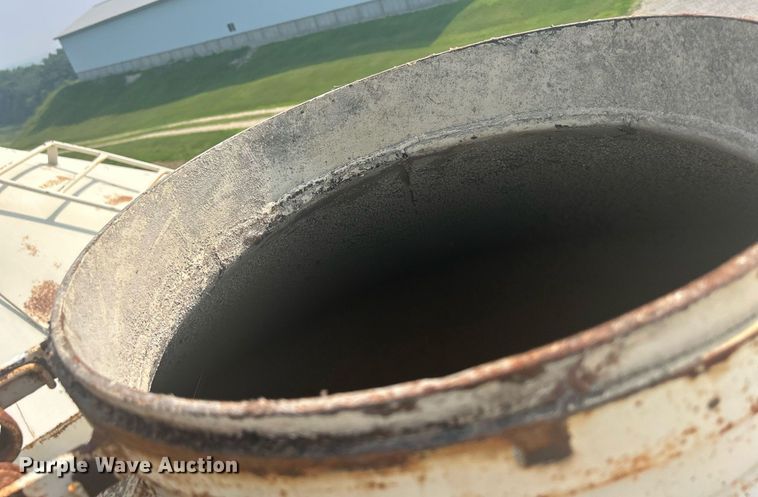 image for item DR4750 (2) Friesen feed bulk bins