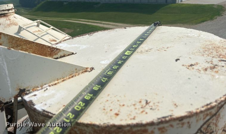 image for item DR4750 (2) Friesen feed bulk bins