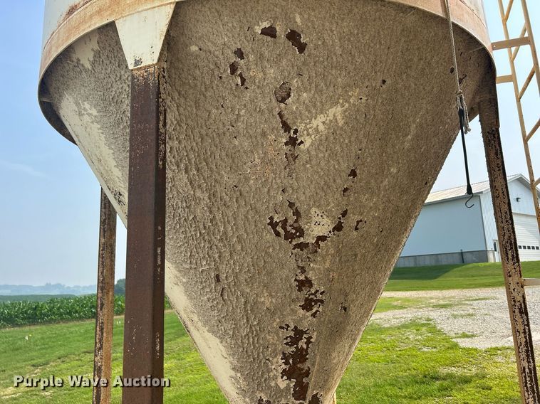 image for item DR4750 (2) Friesen feed bulk bins