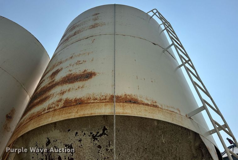 image for item DR4750 (2) Friesen feed bulk bins