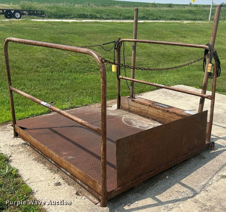 image for item DR4751 Autoquip CMD-30V  dock lift