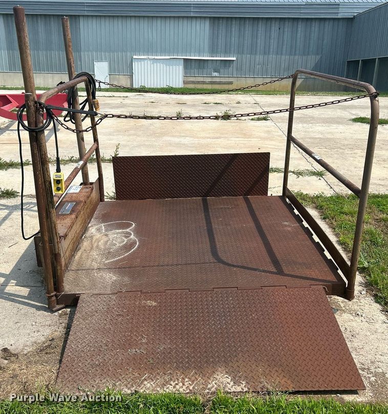 image for item DR4751 Autoquip CMD-30V  dock lift