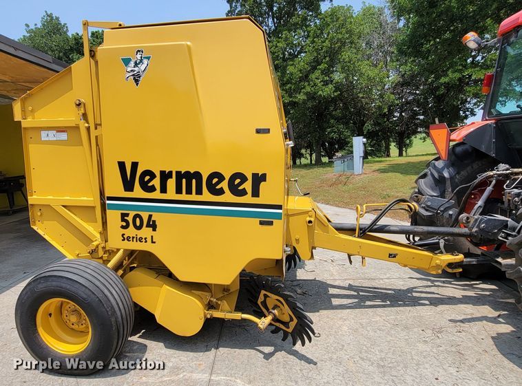 image for item HY9029 1998 Vermeer 504L  round baler