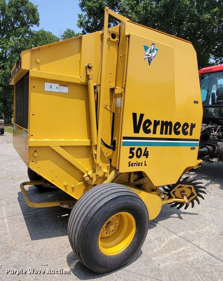 image for item HY9029 1998 Vermeer 504L  round baler