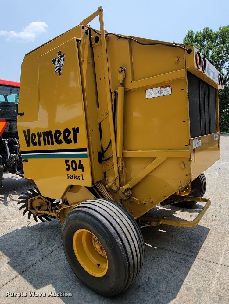 image for item HY9029 1998 Vermeer 504L  round baler