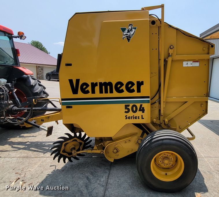 image for item HY9029 1998 Vermeer 504L  round baler