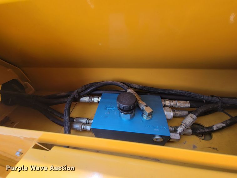 image for item HY9029 1998 Vermeer 504L  round baler