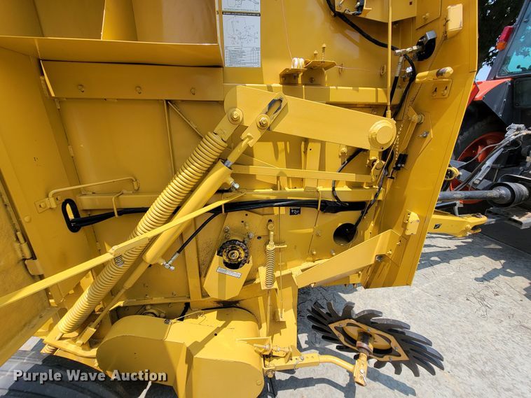 image for item HY9029 1998 Vermeer 504L  round baler