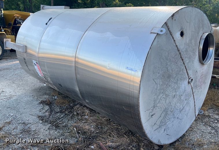 image for item II9215 2500 gallon tank