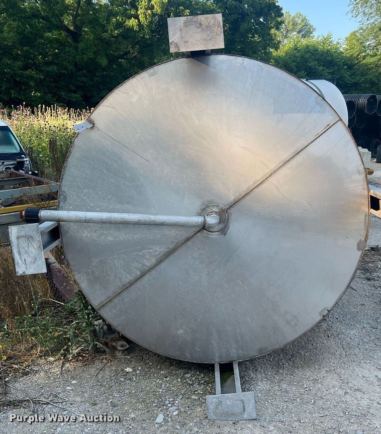 image for item II9215 2500 gallon tank