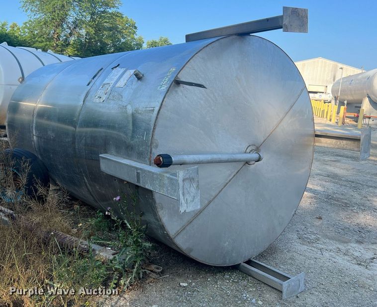 image for item II9215 2500 gallon tank