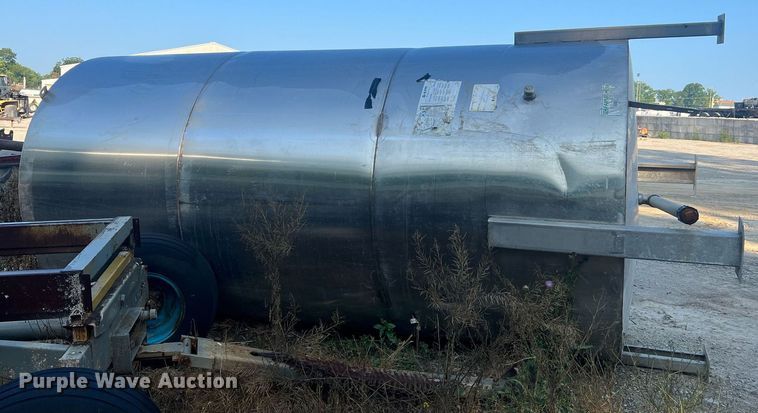 image for item II9215 2500 gallon tank