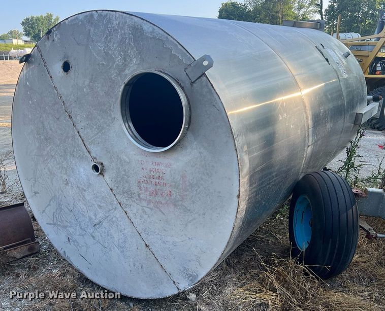 image for item II9215 2500 gallon tank