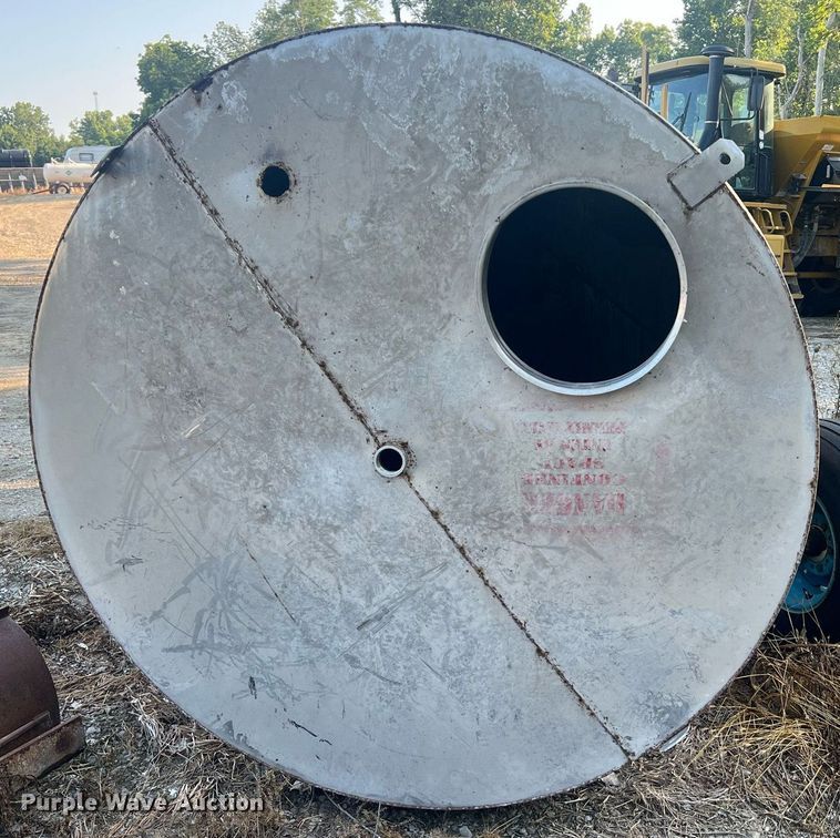 image for item II9215 2500 gallon tank