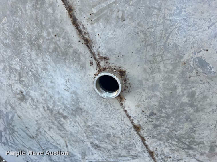 image for item II9215 2500 gallon tank