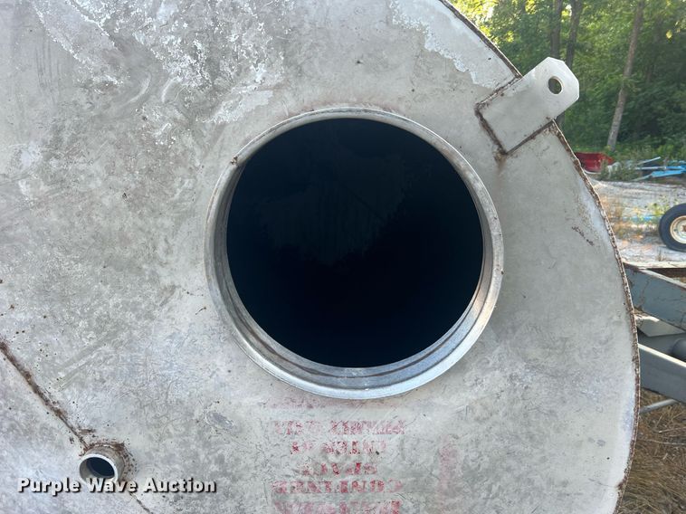 image for item II9215 2500 gallon tank