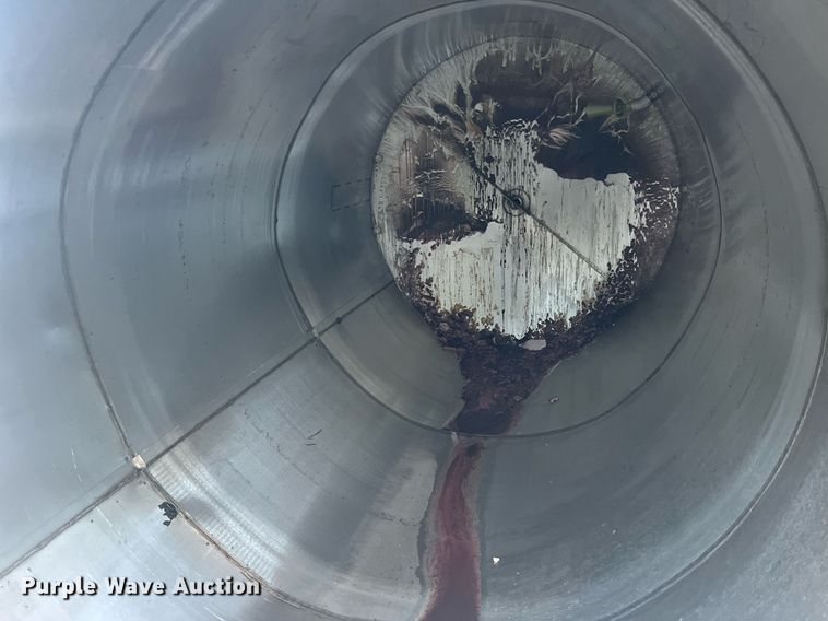 image for item II9215 2500 gallon tank