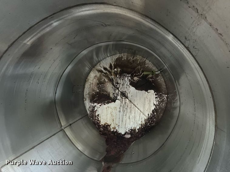 image for item II9215 2500 gallon tank