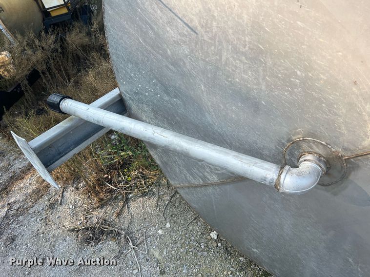 image for item II9215 2500 gallon tank