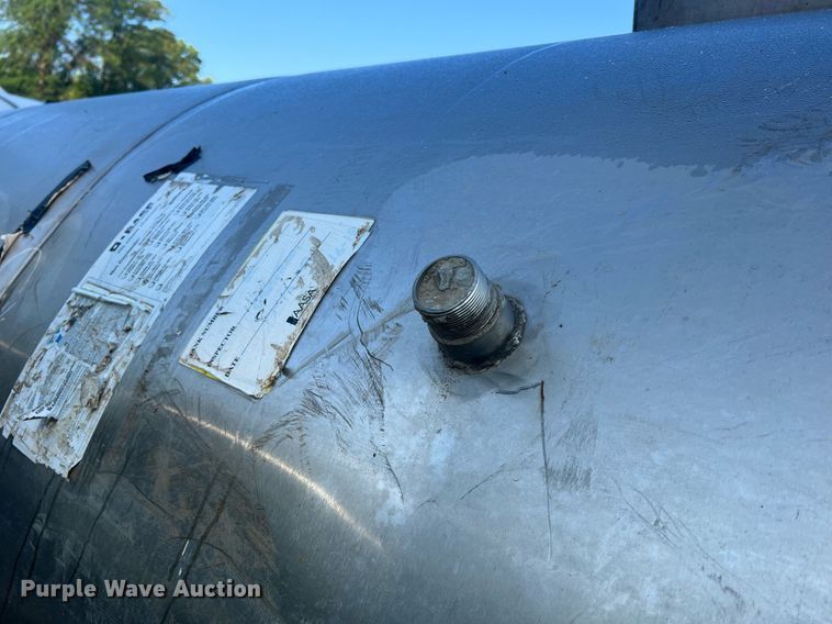 image for item II9215 2500 gallon tank