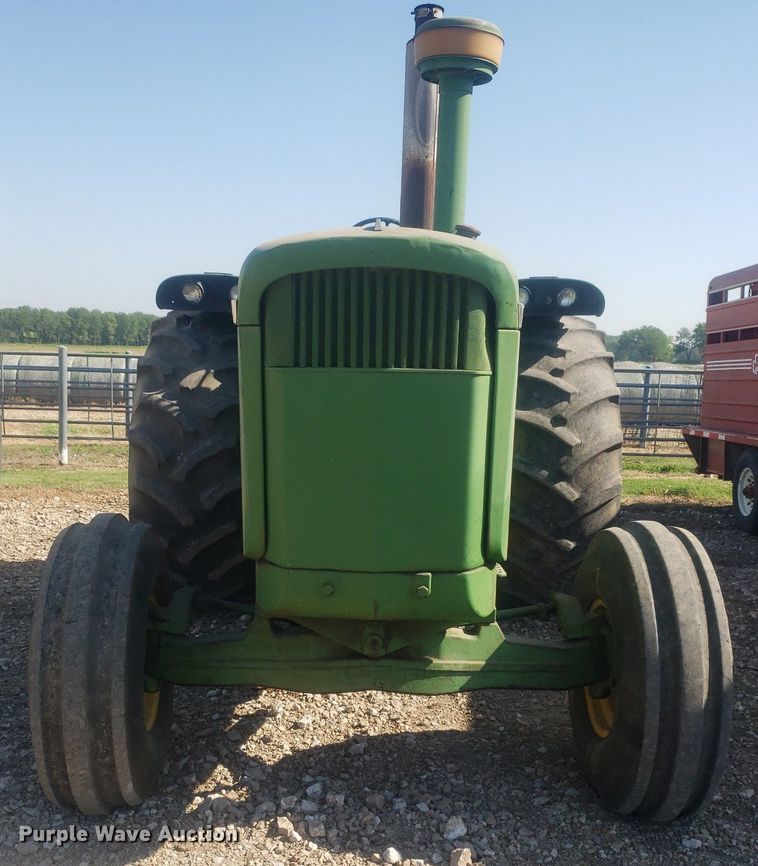 image for item IP9335 1963 John Deere 5010  tractor