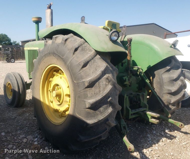 image for item IP9335 1963 John Deere 5010  tractor