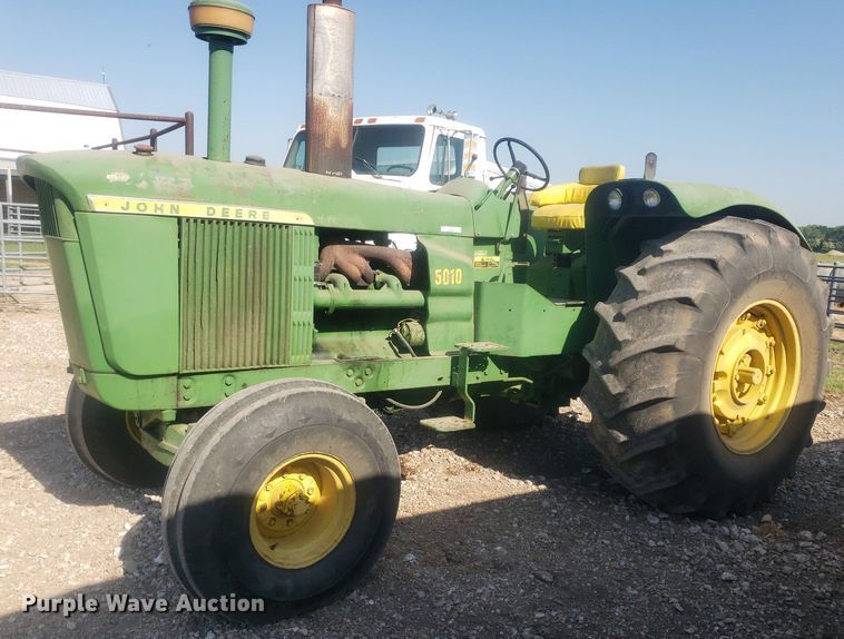 image for item IP9335 1963 John Deere 5010  tractor