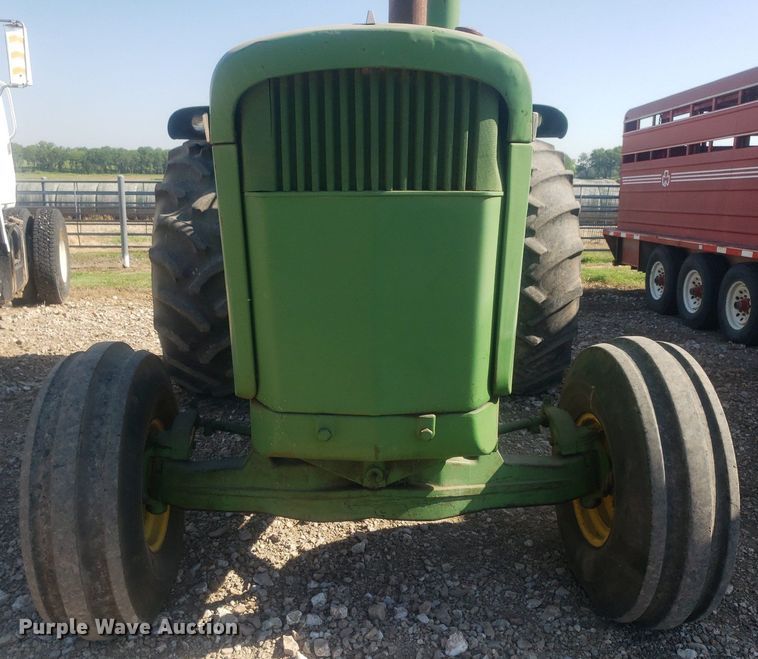 image for item IP9335 1963 John Deere 5010  tractor