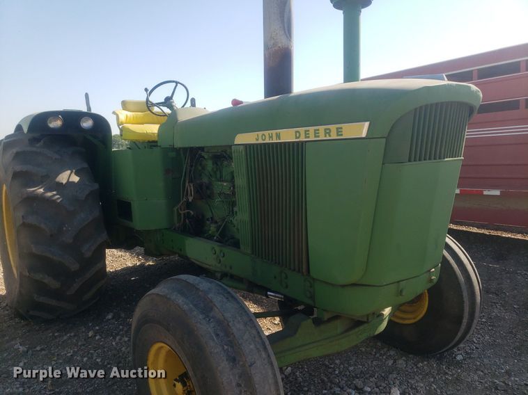 image for item IP9335 1963 John Deere 5010  tractor