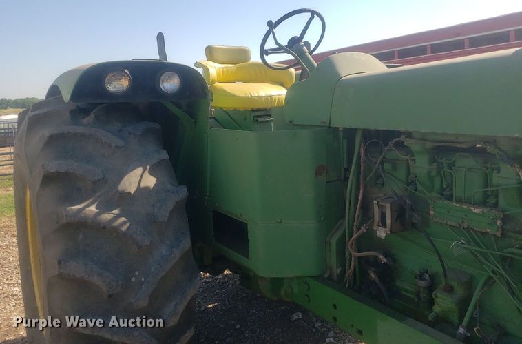 image for item IP9335 1963 John Deere 5010  tractor