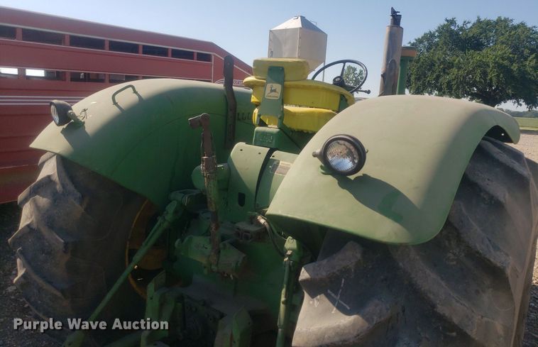 image for item IP9335 1963 John Deere 5010  tractor