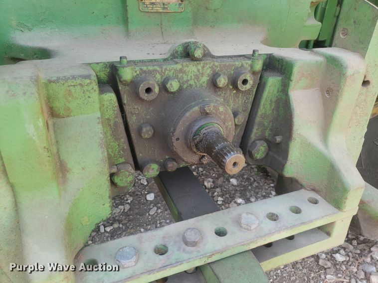 image for item IP9335 1963 John Deere 5010  tractor