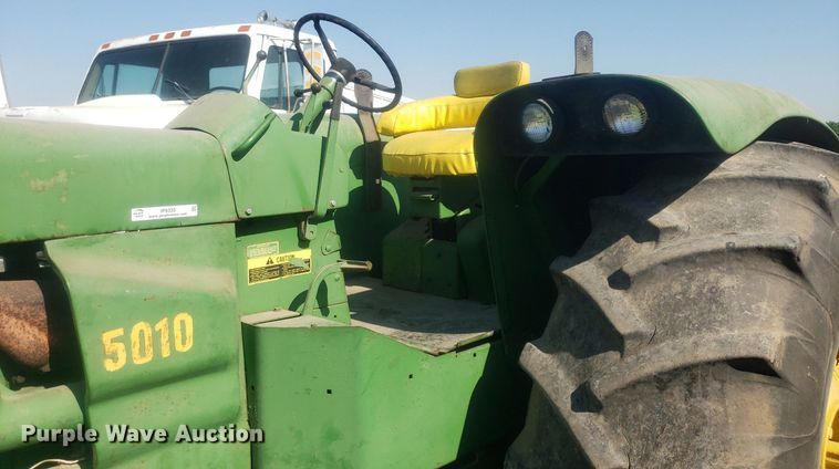 image for item IP9335 1963 John Deere 5010  tractor