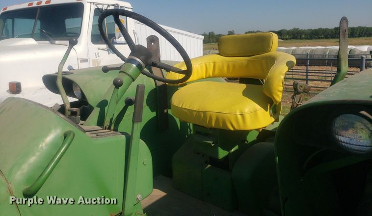 image for item IP9335 1963 John Deere 5010  tractor