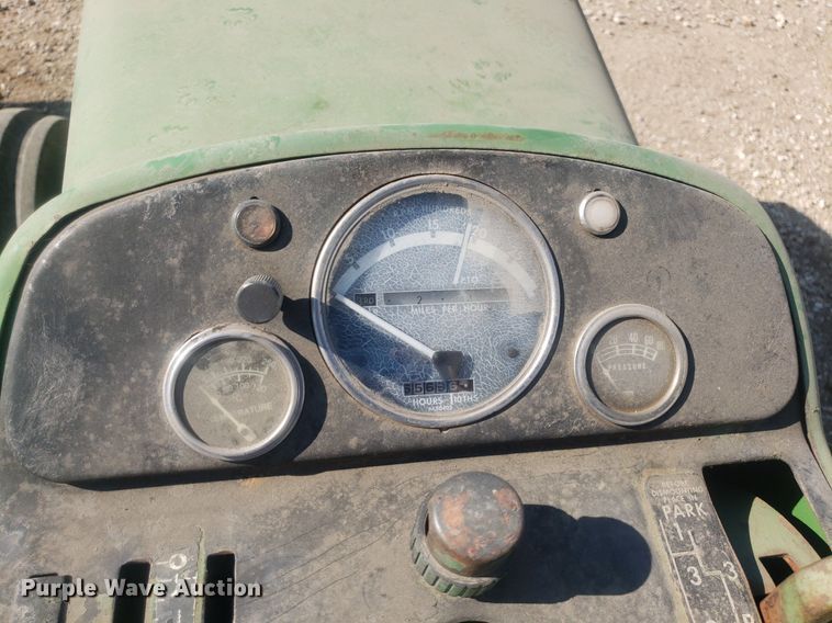 image for item IP9335 1963 John Deere 5010  tractor