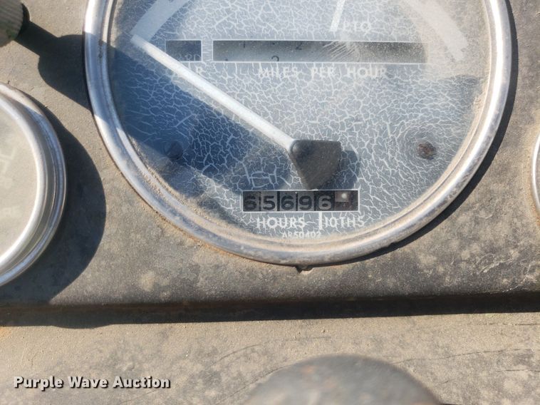 image for item IP9335 1963 John Deere 5010  tractor