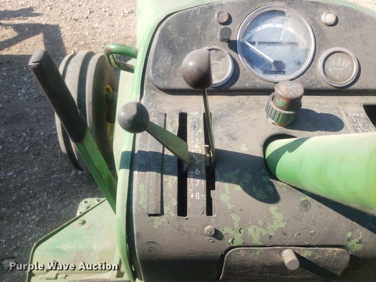 image for item IP9335 1963 John Deere 5010  tractor