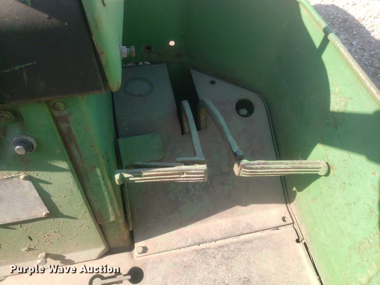 image for item IP9335 1963 John Deere 5010  tractor