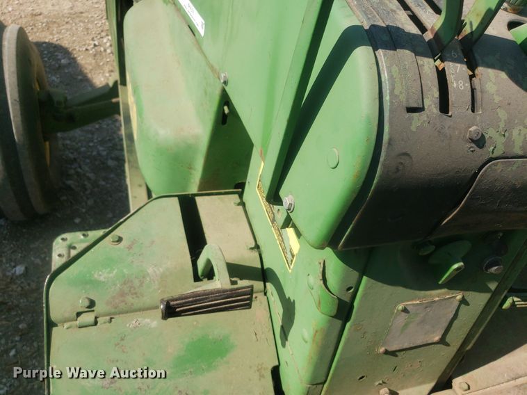 image for item IP9335 1963 John Deere 5010  tractor